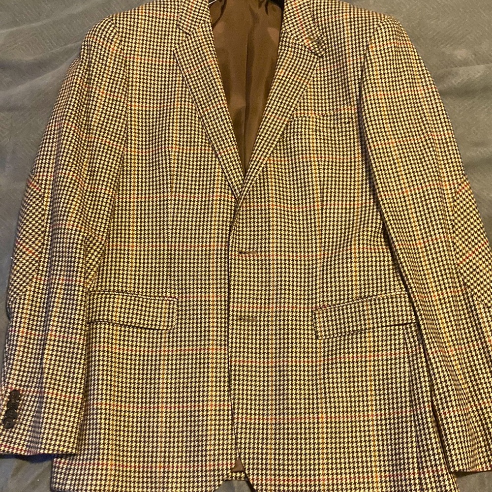 Boss Black 38R black and brown houndstooth blazer with a burgundy window pane